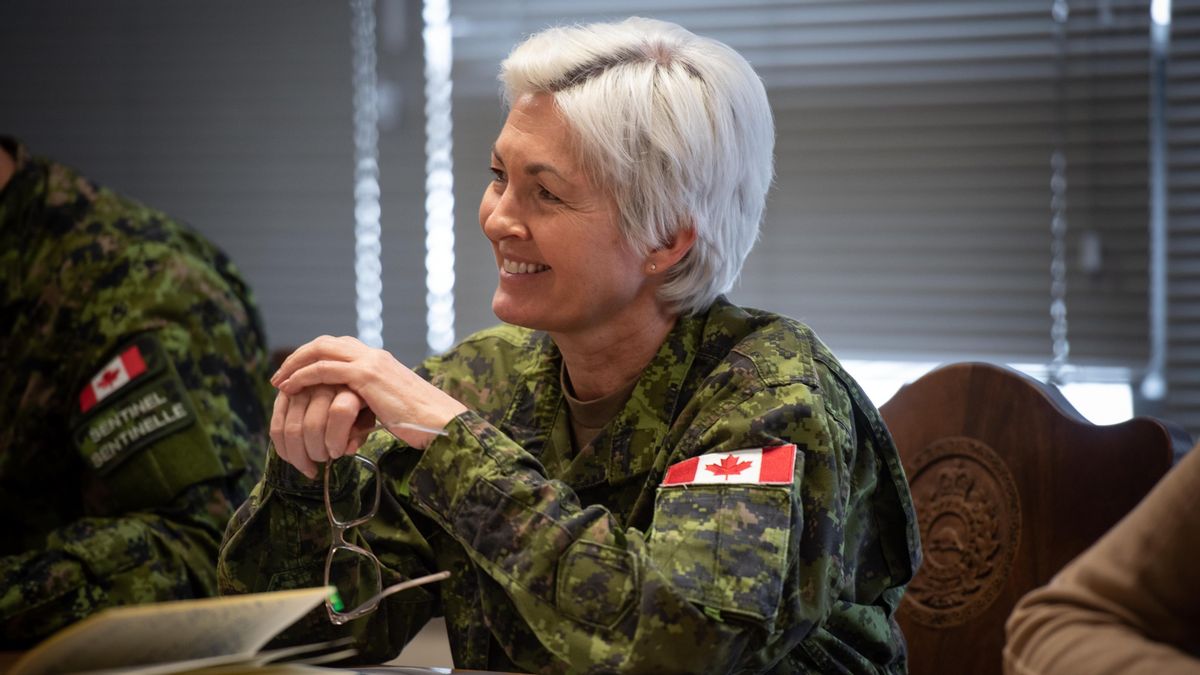 En chef des forces d'Afghanistan en Syrie, le général Carignan devient la première femme à devenir commandant militaire canadien.