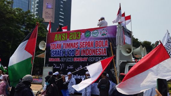 المتظاهرون عند تمثال حصان موناس يصفون إسرائيل بأنها محتلة شنيعة لا تستحق التدافع في إندونيسيا