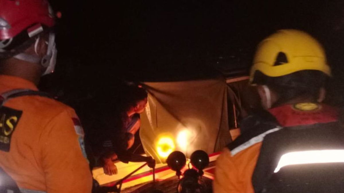 Mesin Rusak, Ambulans Air Angkut 6 Penumpang Terkatung-katung di Teluk Melano, Tim SAR Pontianak Sigap Evakuasi