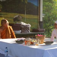 Ratusan Umat Buddha Gelar Doa Kebahagiaan di Borobudur, YM Bhikkhu: Jadikan Destinasi Wisata Religi