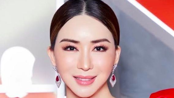 泰国小姐许可证持有人因涉嫌欺诈被判入狱2年，她的身份仍然是逃犯