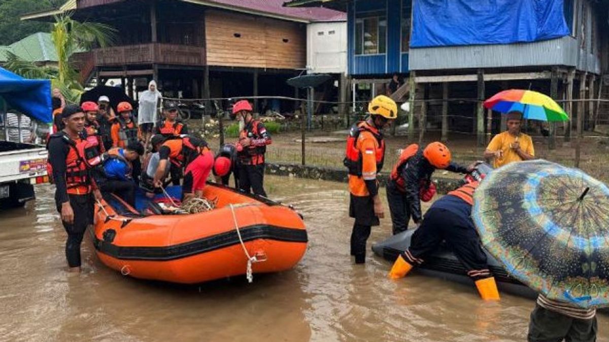 The Bridge In Barru Collapsed By Floods, A 10-year-old Boy Was Killed By The Current