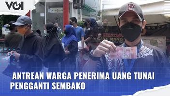 VIDEO: Demi Bantuan Pangan Non Tunai Pengganti Sembako, Warga Kayu Manis Jaktim Rela Antre Panjang