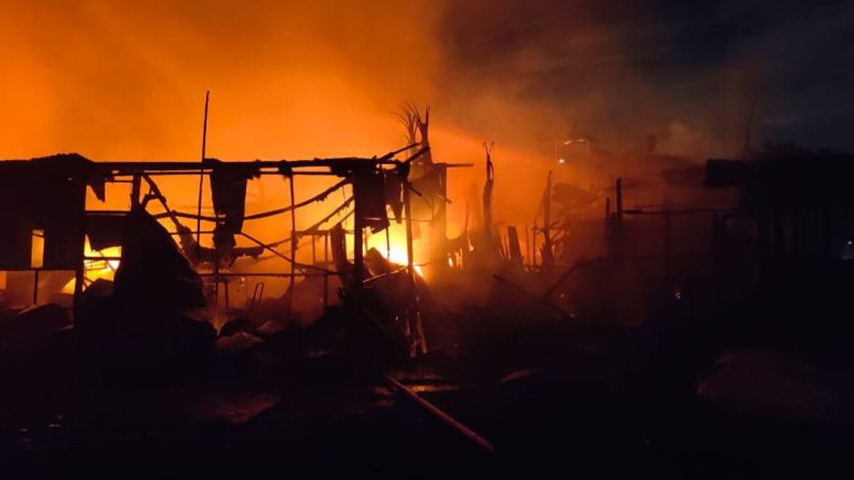 Big Fire In East Jakarta 100 Firefighters Deployed
