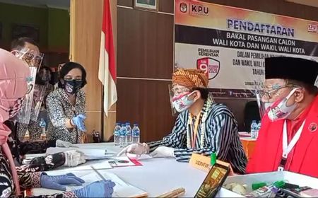 Berpakaian Adat Solo Corak Lurik, Gibran-Teguh Daftar ke KPU Solo