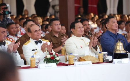 Menhan Prabowo ke Kadet Mahasiswa UNHAN RI: Cari Solusi Atasi Kesulitan Rakyat