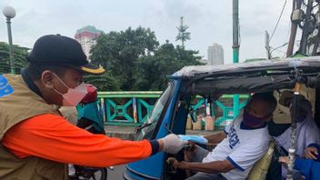 BNPB Bagikan 1,5 Juta Masker untuk 135 Titik di Jakarta