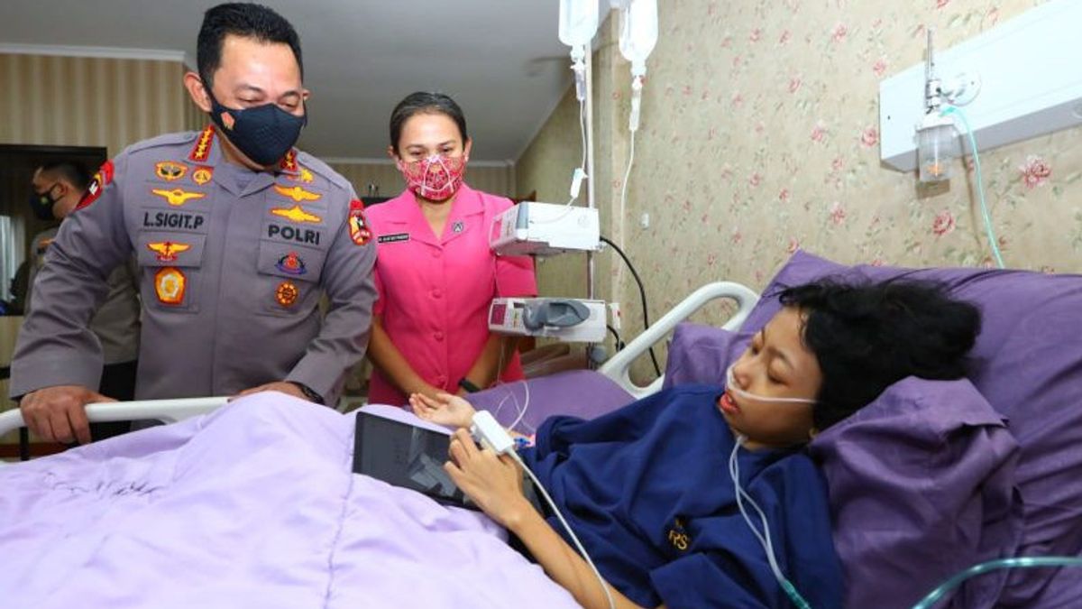 The Touch Of Love Of The National Police Chief Sigit And Mrs. Julianti When Visiting Sinta Aulia: If There Is Anything, Tell The Doctor, Okay.