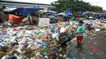 北干巴鲁对不小心处理垃圾的居民处以500万印尼盾的罚款
