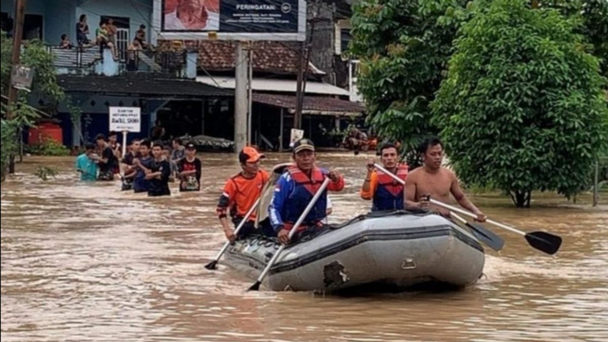 BNPB Reports Four Villages In South Sumatra Submerged By Floods Overflowing Enim River