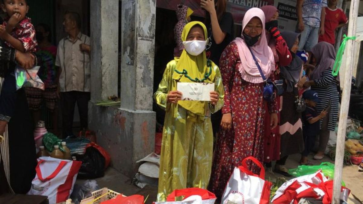 That's How Jokowi, The First To Arrive At Sungai Duri Market Village, West Kalimantan, Was Immediately Greeted By The Happy Cries Of Traders