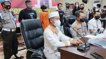 Ustaz Das’ad Latif Exhorte Les Habitants à Ne Pas être Provoqués Par L’incendie De La Chaire De La Grande Mosquée Makassar