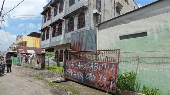 Even The Fence Of The House Was Stolen In Medan, But It Was So Big That It Couldn't Be Transported To A Motor Rickshaw Brought By A Thief