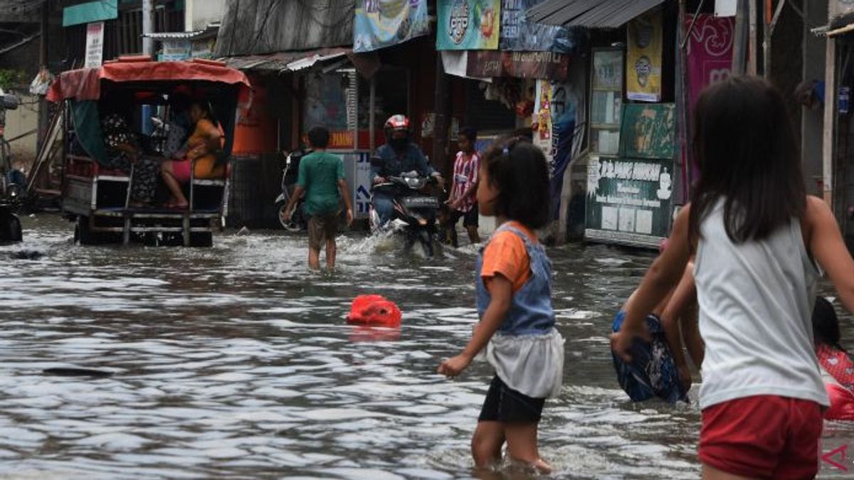 DKI BPBD Handling Rob Floods In Pluit And Marunda Jakut