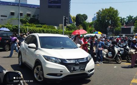 Warga Pengunjung Kirab Prabowo - Gibran di Bundaran HI Keluhkan Maraknya Parkir Liar Bertarif Rp 10 Ribu di Jalan Agus Salim