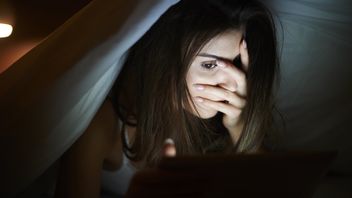 Studi: Stalking Tingkatkan Risiko Penyakit Jantung dan Stroke pada Perempuan