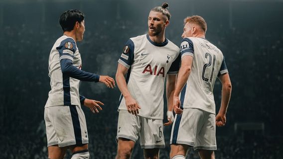 Ribut dengan Suporter, Pelatih Tottenham Tidak Tertarik dengan Dukungan Pemain Ke-12