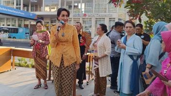 ケバヤは、異なる背景を持つすべてのインドネシアの女性の個人を団結させることができます