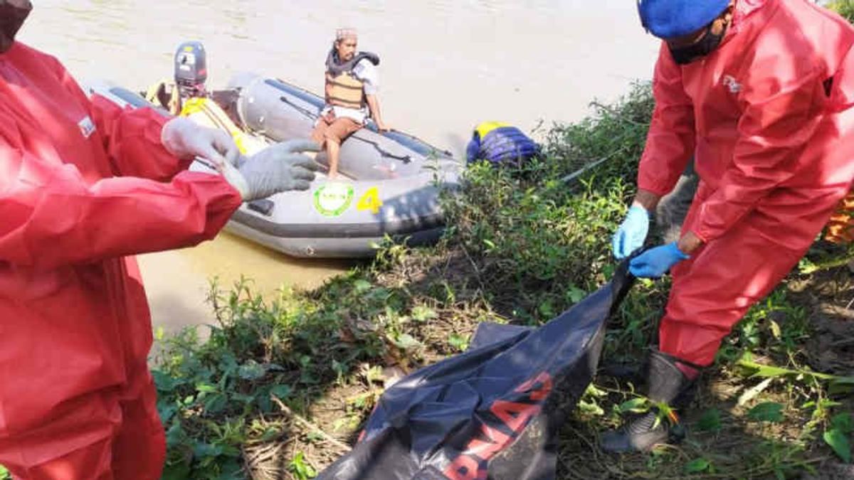 Having Polio, A 9 Year Old Boy From Cirebon Has Difficulty Swimming Until The Grief Comes