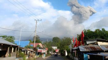 Gunung Ibu di Halmahera Lontarkan Abu Vulkanik Selama 68 Detik, Status Waspada 