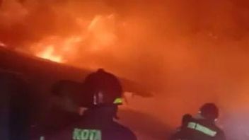 Pasar Kaget Slipi Jakbar Terbakar: 3 Kios Hangus, Tidak Ada Korban Jiwa