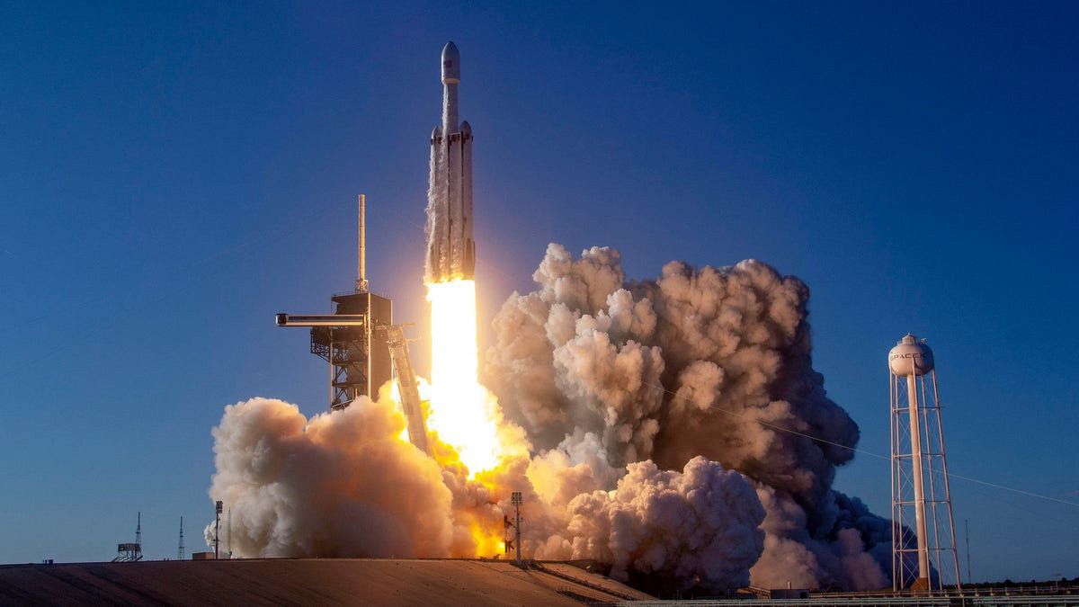 Falcon Heavy Sukses Bawa Misi Rahasia Militer AS ke Orbit Setelah Hibernasi Tiga Tahun