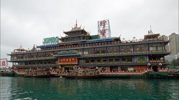 This 46-year-old Hong Kong Iconic Floating Restaurant Closes Due To COVID-19