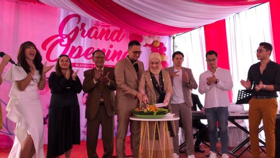  La Clinique Glafidsya Medika Maintenant Présente à Palembang, Une Rangée De Célébrités Célèbre Sa Grande Ouverture