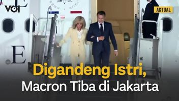 Presiden Prancis Emmanuel Macron Digandeng Istri Tiba di Jakarta