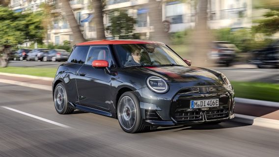 ميني يقدم Cooper SE JCW مع خصائص القيادة الرياضية ولكن السيارات الكهربائية