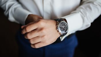 Comment choisir une montre en fonction de la taille des mains : faites attention au diamètre et à la largeur de la bande