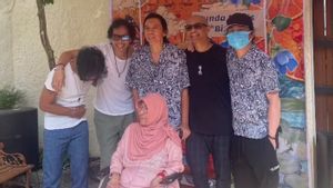 Slank Gelar Konser Mini untuk Merayakan Ulang Tahun ke-87 Bunda Iffet