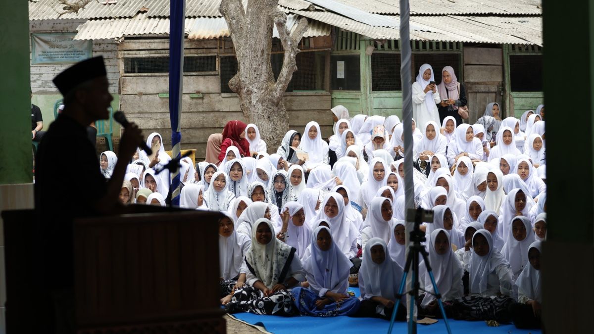 Dukung Pendidikan Santri, Ganjar Dorong UU Ponpes Segera Dilaksanakan