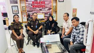 The defendant in the Sarung-Mukena Social Assistance Corruption case returned Rp90 million to the Mataram District Court.