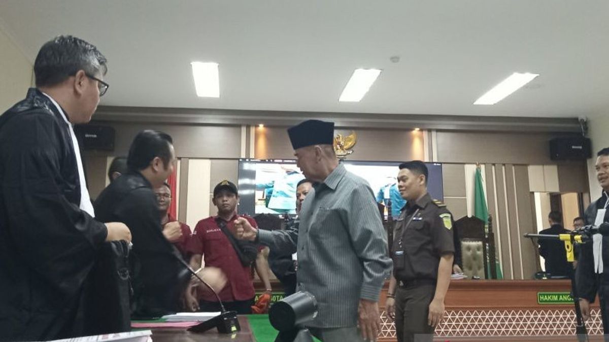 Panji Gumilang在LP Indramayu的法庭审判过程中