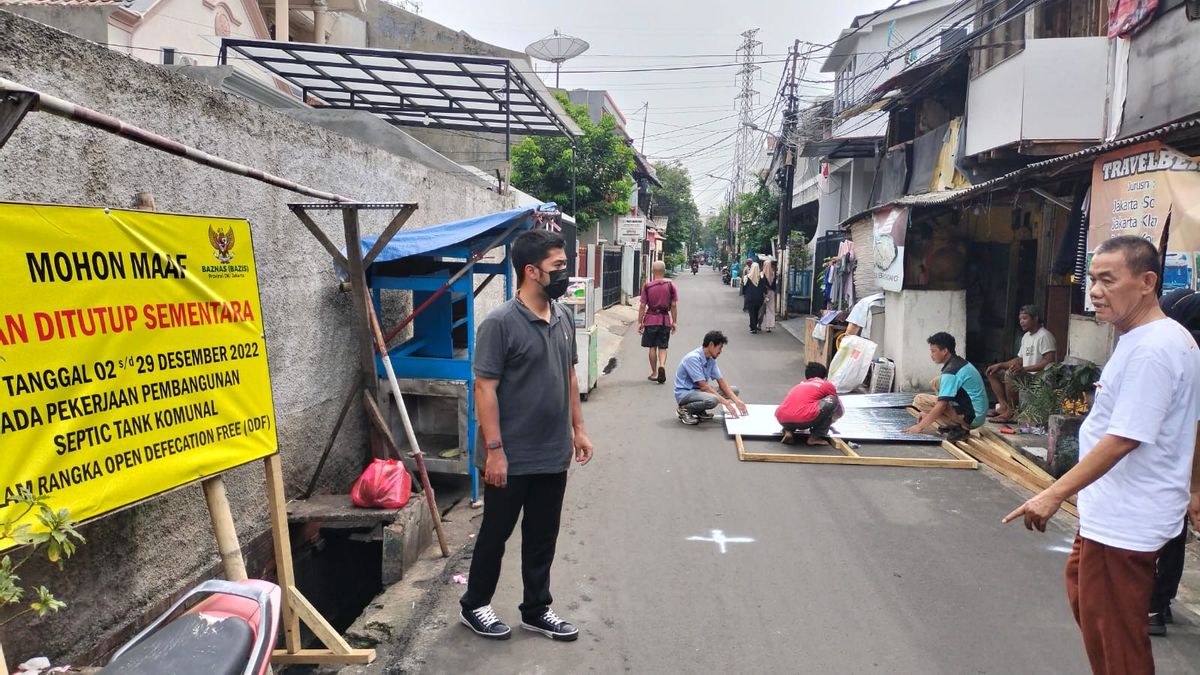 Tak Disangka, Sudah Puluhan Tahun Warga Cempaka Putih Barat Buang Limbah BAB ke Saluran Got