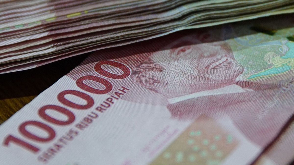 Rupiah Slumped At The Weekend, Closed Down 0.15 Percent To Rp14,100 Per US Dollar