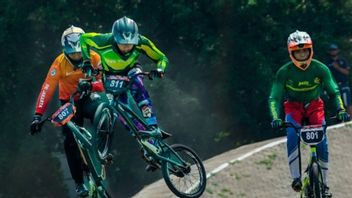 BMXインドネシアカップ2023シリーズIIIチャンピオンシップエリートクラスをマスターするナショナルライダー
