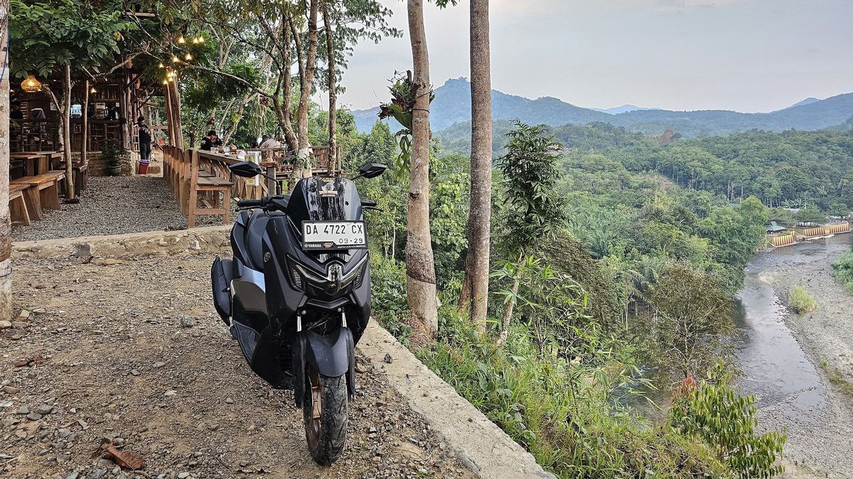 与Nmax Turbo一起巡航到千河之城到洛克萨多自然和文化之旅的兴奋