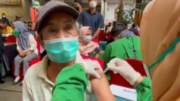 Viral Kakek Safaruddin Kayuh Sepeda Belasan Km Demi Vaksin di Nipah Mall Makassar, Sempat Bingung karena Tak Punya HP
