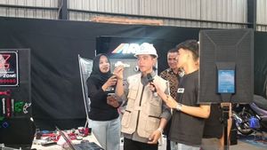 Gibran jadi Host Dadakan di TikTok Saat Kunjungi Pabrik Salatiga: Beli yang Asli, Buatan Indonesia!