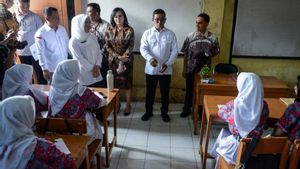 Banten Governor Asks Schools Not To Hold Diplomas For Arrears