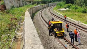 タクサカ-アルゴ・ドウィプラガ列車が回転、2本の列車の旅は、バンクルト・アンジャルト・列車が落下したためキャンセルされました