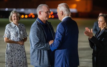 Sambut Warga AS yang Dibebaskan dalam Pertukaran Tahanan, Presiden Biden: Kalian di Tempat Seharusnya