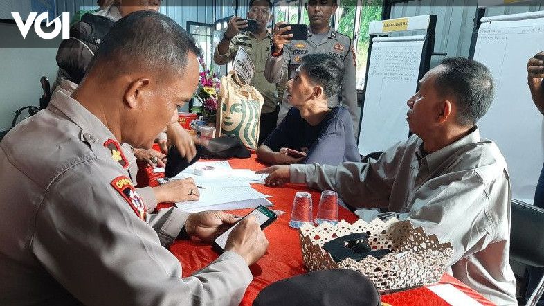 Keluarga Korban Kapal Cepat Evelyn Calisca 01 Terbalik Di Riau Ke Posko ...