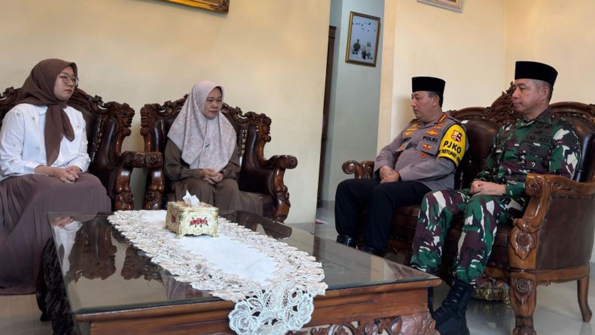 Kapolri Beri Rekpro Bintara ke Sepupu Almarhum Briptu Ghalib Korban Penembakan Anggota TNI