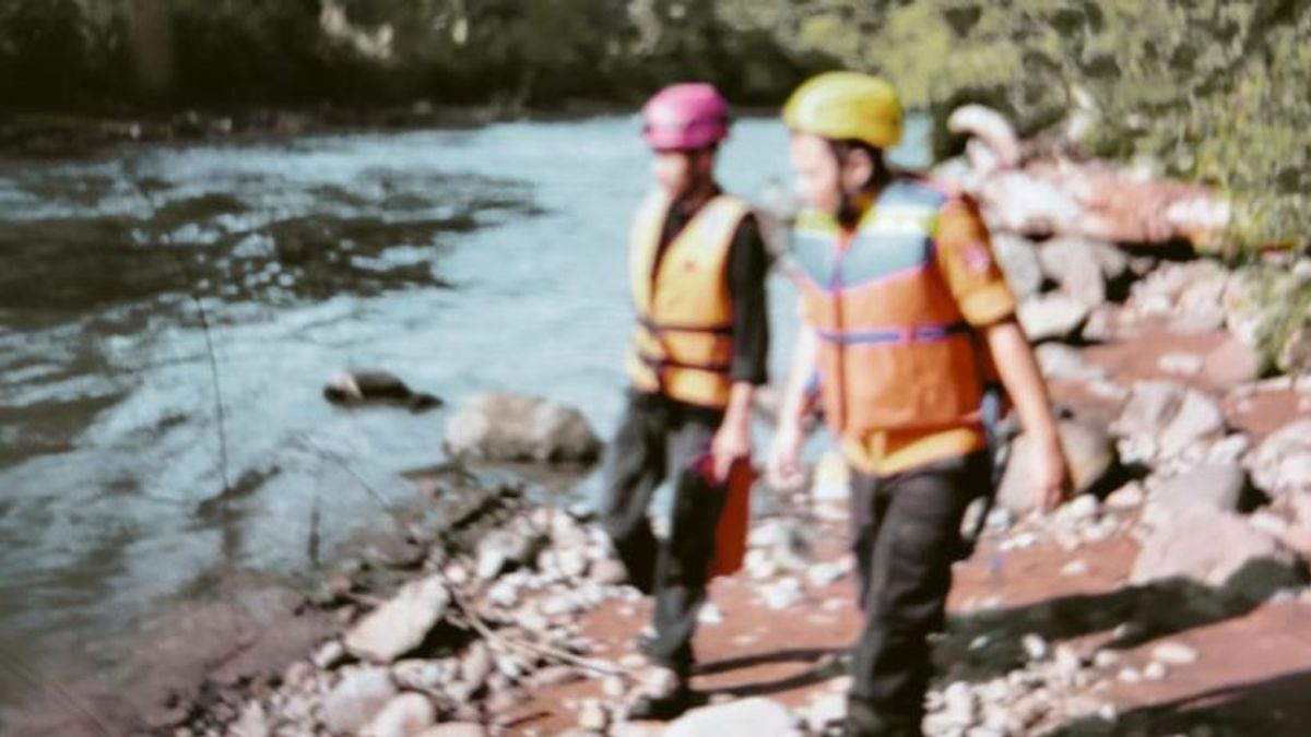 On The Second Day Of The Search For Toddlers Dragged By The Tabbuo River, West Sumatra, 100 SAR Members Were Distributed