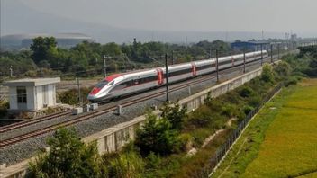 Menilik Untung-Rugi Kereta Cepat Dilanjutkan ke Surabaya