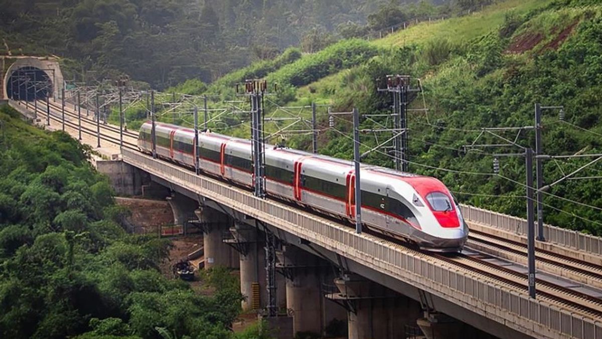 DPR Cecar Bos KAI soal Rugi Proyek Kereta Cepat