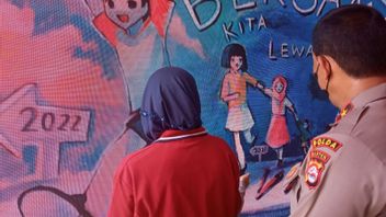 En Mettant De Côté 28 Participants, Anggrek Gunawan, étudiant De SMPN 1 Cilegon City, Remporte Le Festival Mural De La Police De Banten